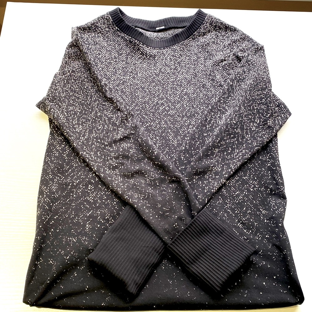 Lululemon Restless pull over size 6